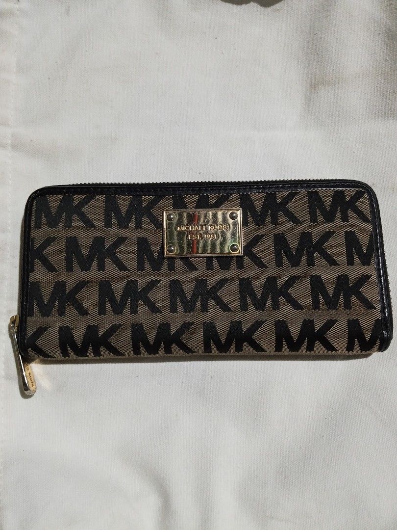 MK WALLET (Category: Luxury Bags & Wallets) located in Manila. Submitted by pagodnicole50491 (Listing ID 1469001609, Image 1). Description: .