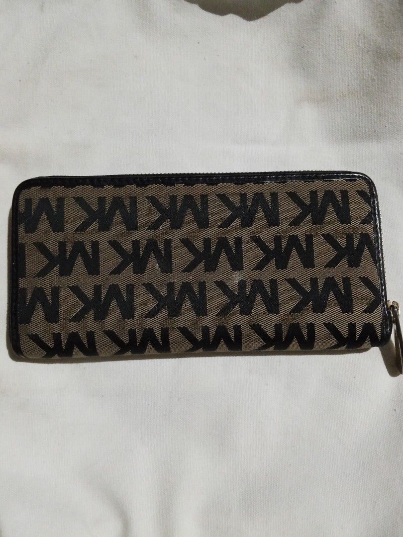 MK WALLET (Category: Luxury Bags & Wallets) located in Manila. Submitted by pagodnicole50491 (Listing ID 1469001609, Image 2). Description: .