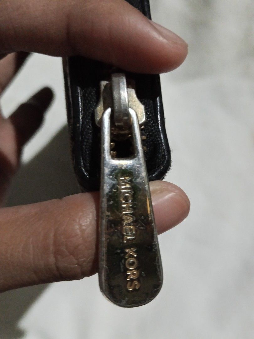 MK WALLET (Category: Luxury Bags & Wallets) located in Manila. Submitted by pagodnicole50491 (Listing ID 1469001609, Image 3). Description: .