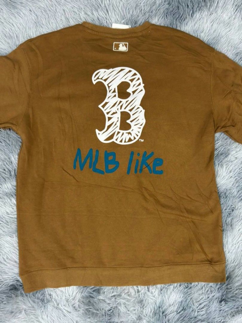 MLB Brown Boston Red Sox Sweatshirt Size L (Category: Coats, Jackets and Outerwear) located in Manila. Submitted by gemfinds650 (Listing ID 1469027594, Image 2). Description: - Authentic Brown MLB Boston Red Sox sweatshirt - Small white 'B' logo on the front chest - Large white scribbled 'B' logo and blue 'MLB' text on the back - Comfortable crewneck design - Ribbed cuffs and hem for a snug fit.