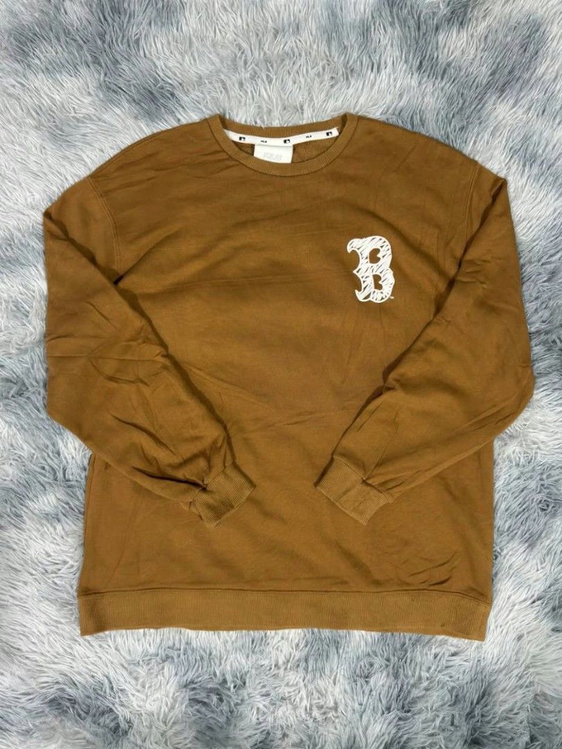 MLB Brown Boston Red Sox Sweatshirt Size L (Category: Coats, Jackets and Outerwear) located in Manila. Submitted by gemfinds650 (Listing ID 1469027594, Image 1). Description: - Authentic Brown MLB Boston Red Sox sweatshirt - Small white 'B' logo on the front chest - Large white scribbled 'B' logo and blue 'MLB' text on the back - Comfortable crewneck design - Ribbed cuffs and hem for a snug fit.