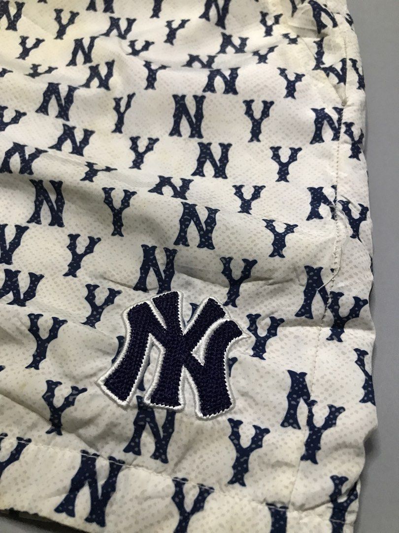 MLB New York Yankees Monogram Short (Category: Shorts) located in Calbayog City. Submitted by luxtreetwear (Listing ID 1469095639, Image 2). Description: MLB New York Yankees Monogram Short Excellent Condition 28-32 Waist 16 Length Colorate: 9.6/10 Need Wash has some washable stains✅ .