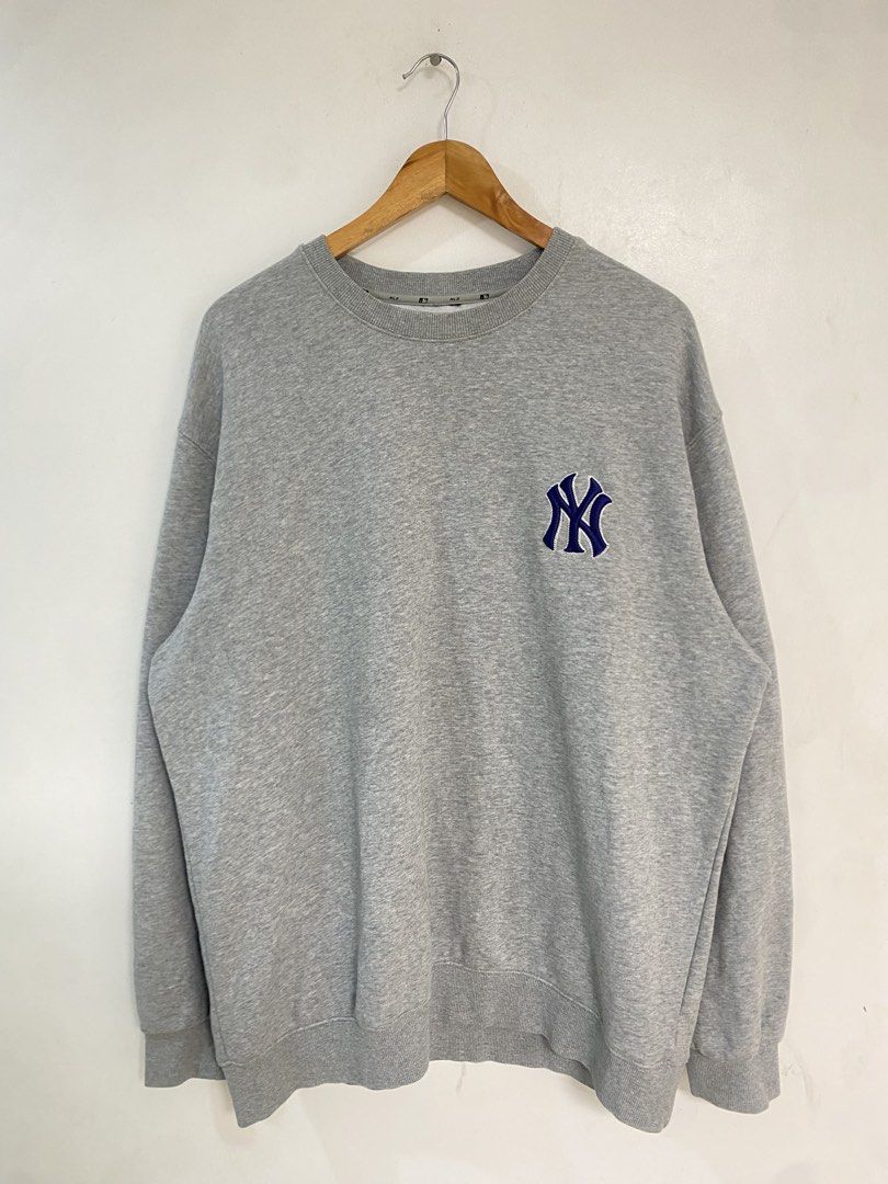 MLB NY YANKEES CREWNECK SWEATER (Category: Hoodies) located in Santa Rosa. Submitted by looted_thrifts (Listing ID 1468983064, Image 1). Description: MLB NY YANKEES CREWNECK SWEATER - EXCELLENT CONDITION - AUTHENTIC/LEGIT - SIZE XXL ON TAG (CAN FIT TO XL) - WIDTH: 26 - LENGTH: 30 - 9.8/10 COLOR RATE - ISSUE: CUT NECK TAG ONLY (COMPLETE WASHTAG) 📥 DM TO PURCHASE.