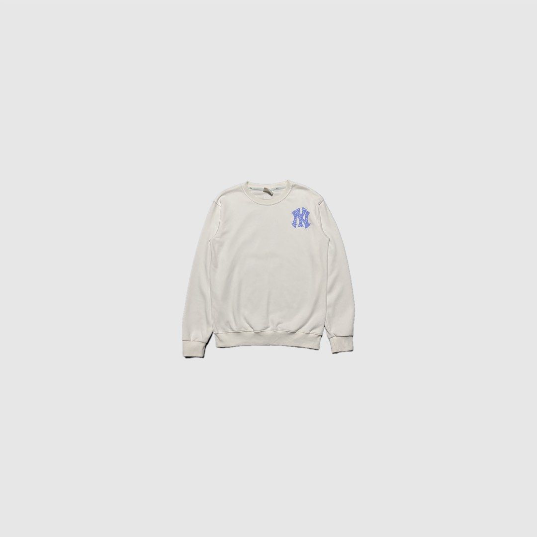 MLB NY Yankees Sweater (Category: Hoodies) located in Cavite. Submitted by kali_galleria (Listing ID 1468942933, Image 1). Description: Available 🏷️ MLB NY Yankees Sweater • Excellent Condition: 9.5 • Color rate: 9.5 • Width: 21 • Length: 25 • Best Fit: M • Issue: 🏷️500 + SF “Thrift with your fingertip👆🏼”.