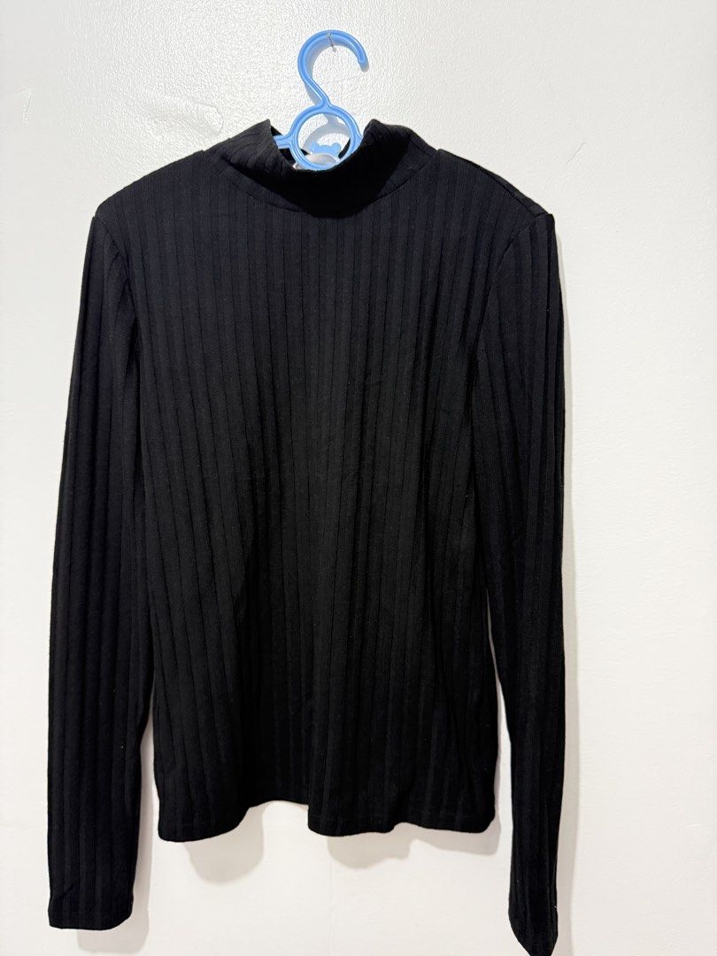 MNG Black Ribbed Mock Neck Top (Category: Longsleeves) located in Rodriguez. Submitted by prelovedbylalaine (Listing ID 1469103198, Image 3). Description: - Brand: Mango - Style: Mock neck, long-sleeve, vertical ribbed texture - Color: Black - Size: EUR-USA S (CN 160/84A) - Condition: Excellent - Perfect for layering or as a standalone basic piece.