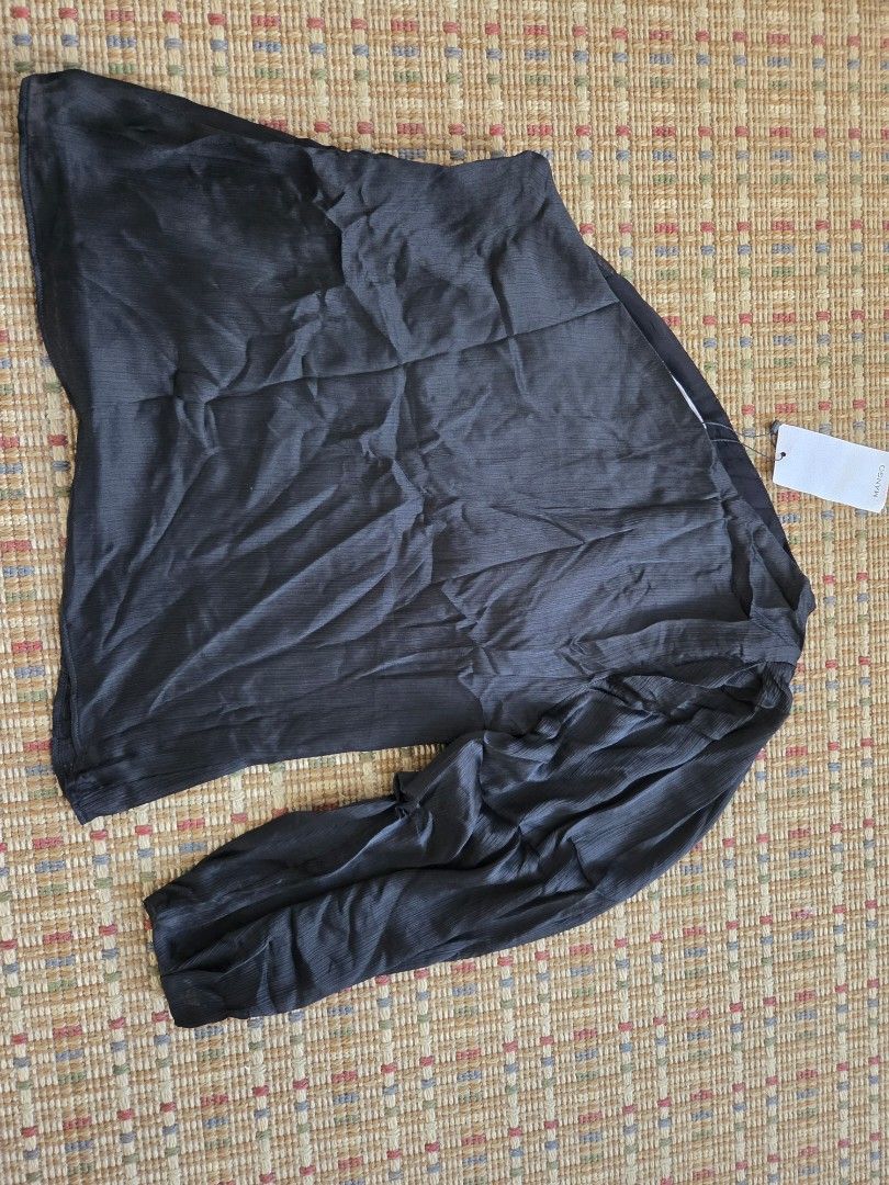 MNG top (Category: Others Tops) located in Baguio. Submitted by jz_finds (Listing ID 1468942378, Image 2). Description: Medium.