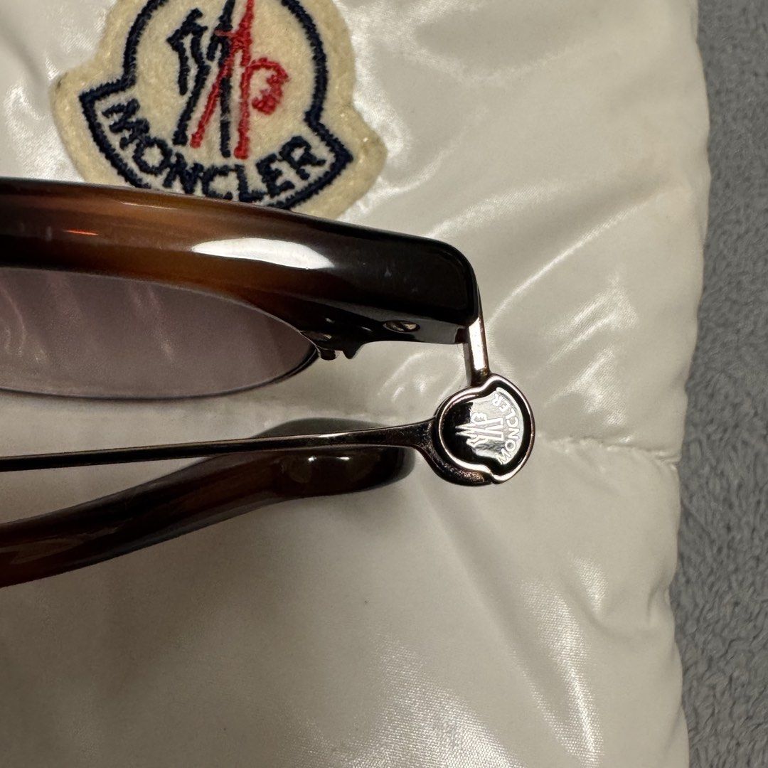 Moncler sunglasses (Category: Sunglasses & Eyewear) located in Quezon City. Submitted by hintstreet (Listing ID 1468930642, Image 2). Description: Complete with card.
