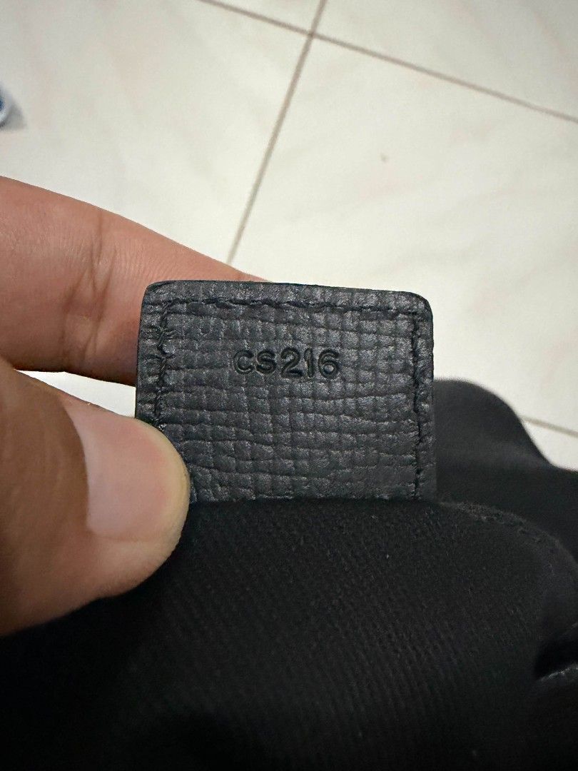 Montblanc Leather Sling Bag (Category: Sling Bags) located in Roxas, Mindoro Oriental. Submitted by rippedbitch (Listing ID 1469005554, Image 3). Description: no issues.