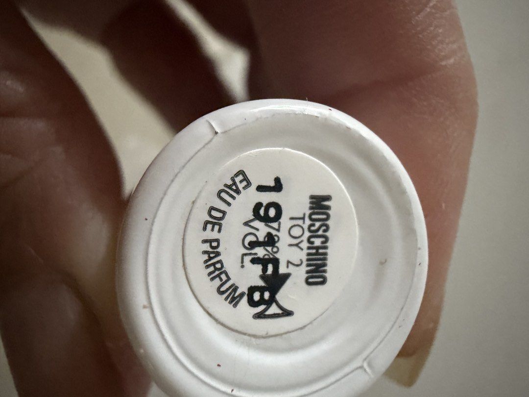 Moschino Toy 2 10ml Pen type Perfume (Category: Fragrance & Deodorants) located in Makati City. Submitted by petite_preloved2 (Listing ID 1468981369, Image 2). Description: Brand new 100% Authentic No box as this is part of a set.