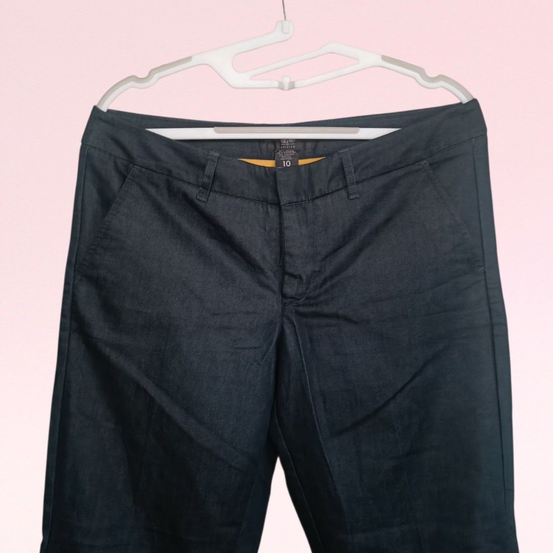 Mossimo Ankle Trousers (Category: Other Bottoms) located in Quezon City. Submitted by firstlovedbyb (Listing ID 1468959863, Image 2). Description: Authentic Mossimo ankle trousers. With 2 side pocket and belt loops. With fixed hem fold. Actual color is midnight blue/black (color in photo may vary due to lighting and phone cam quality). No major flaws or issues. Good as new. Size on tag: 10 Waist: 32 inches Length: 34 inches.