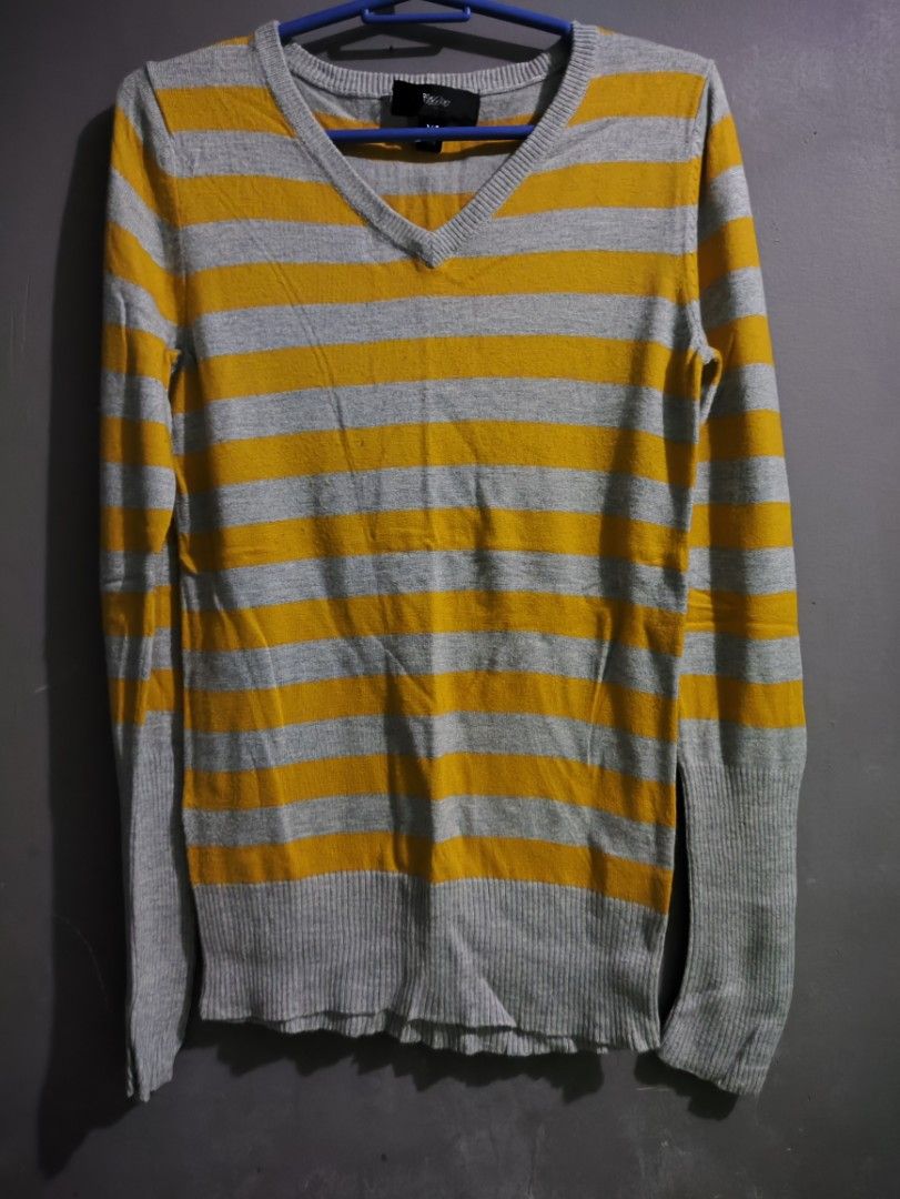 Mossimo Striped V-Neck Sweater Size XS (Category: Longsleeves) located in Manila. Submitted by rarelion_c637f7 (Listing ID 1469016303, Image 1). Description: - Brand: Mossimo - Style: V-neck knit sweater with grey and mustard yellow stripes - Size: XS - Features: Long sleeves, ribbed cuffs and hem, lightweight material ideal for layering - Origin: Made in China - Condition: Excellent, tag still attached.
