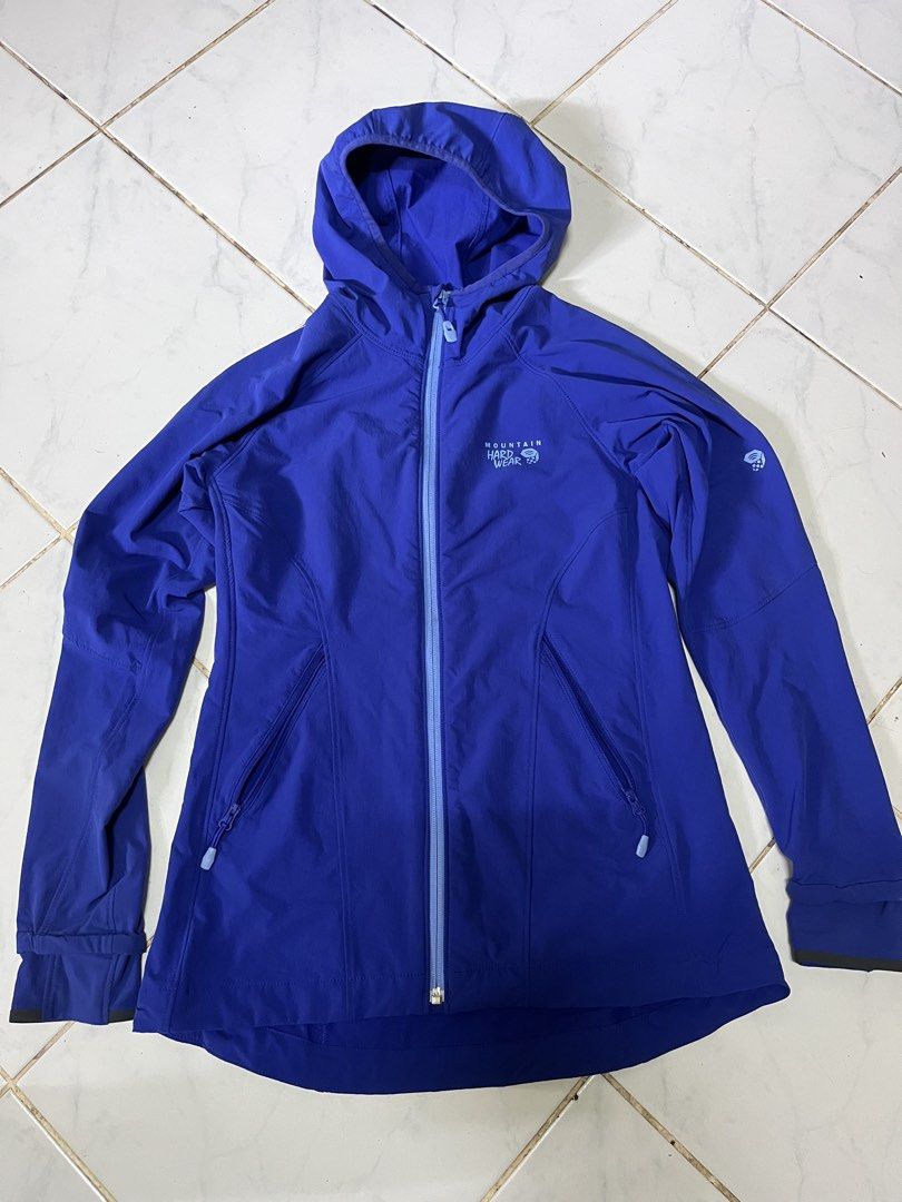 mountain hardwear zip up jacket (Category: Activewear) located in Muntinlupa City. Submitted by buymothriftko (Listing ID 1468936819, Image 1). Description: mountain hardwear zip up hooded jacket small for her almost new 799 only .