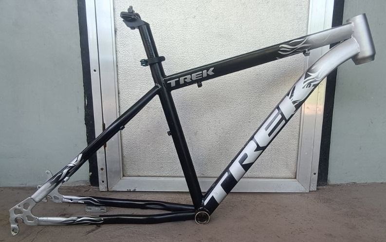 MTB Steel Frame (26er) + Seat Post + Seat Post Clamp + Water Bottle (Category: Bicycles) located in Davao. Submitted by scaras (Listing ID 1468986821, Image 1). Description: Note: • Features a sturdy, hardtail, steel-crafted frame. • Refurbished, repainted, & custom-stickered with replacement decals. • Two-tone split finish – Silver & black (paid P1K for painting) • Traditional cross-country geometry, a sloping top tube, standard external cable r