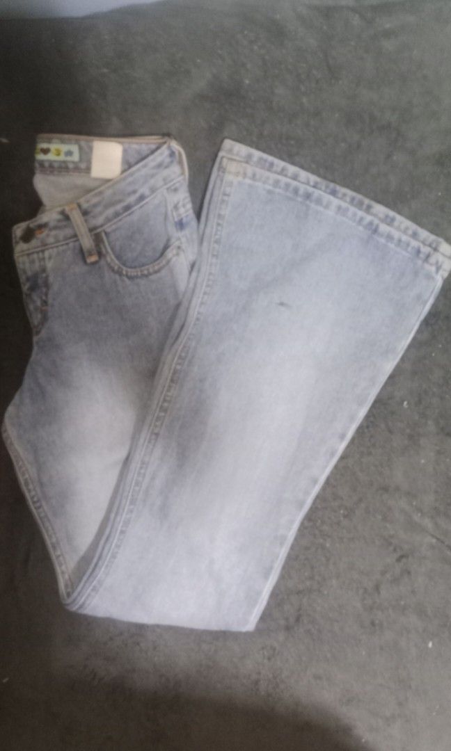 Mudd light wash flare denim jeans (Category: Jeans) located in Manila. Submitted by keisha1303 (Listing ID 1469120163, Image 1). Description: - Style: Light wash denim jeans with a trendy flared leg cut - Details: Classic five-pocket styling, belt loops, and subtle fading on the thighs - Unique Touch: Colorful patterned graphics on the inner waistband tag - Versatility: Great staple piece for easy, casual everyday outfits - Condition: Excellent.
