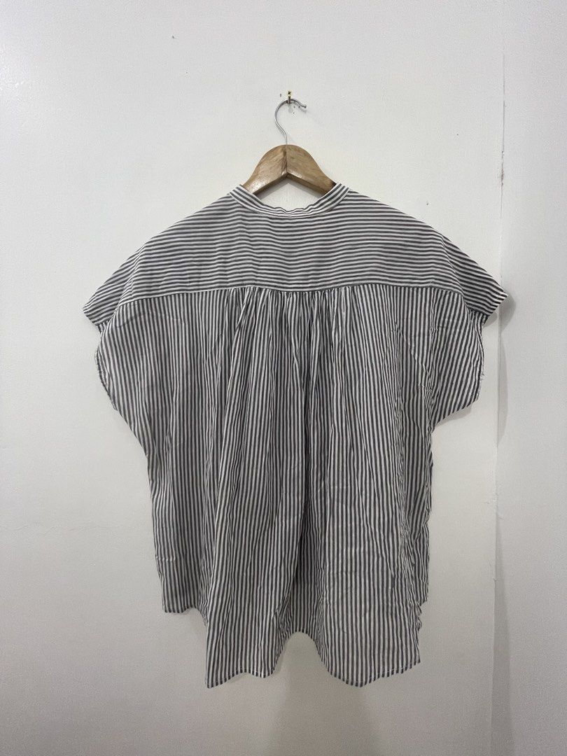 Muji Striped Relaxed fit (Category: Blouses) located in Mabalacat. Submitted by designerbrandsforless (Listing ID 1468965870, Image 3). Description: In great condition! Size/ xs-small Best fit medium.