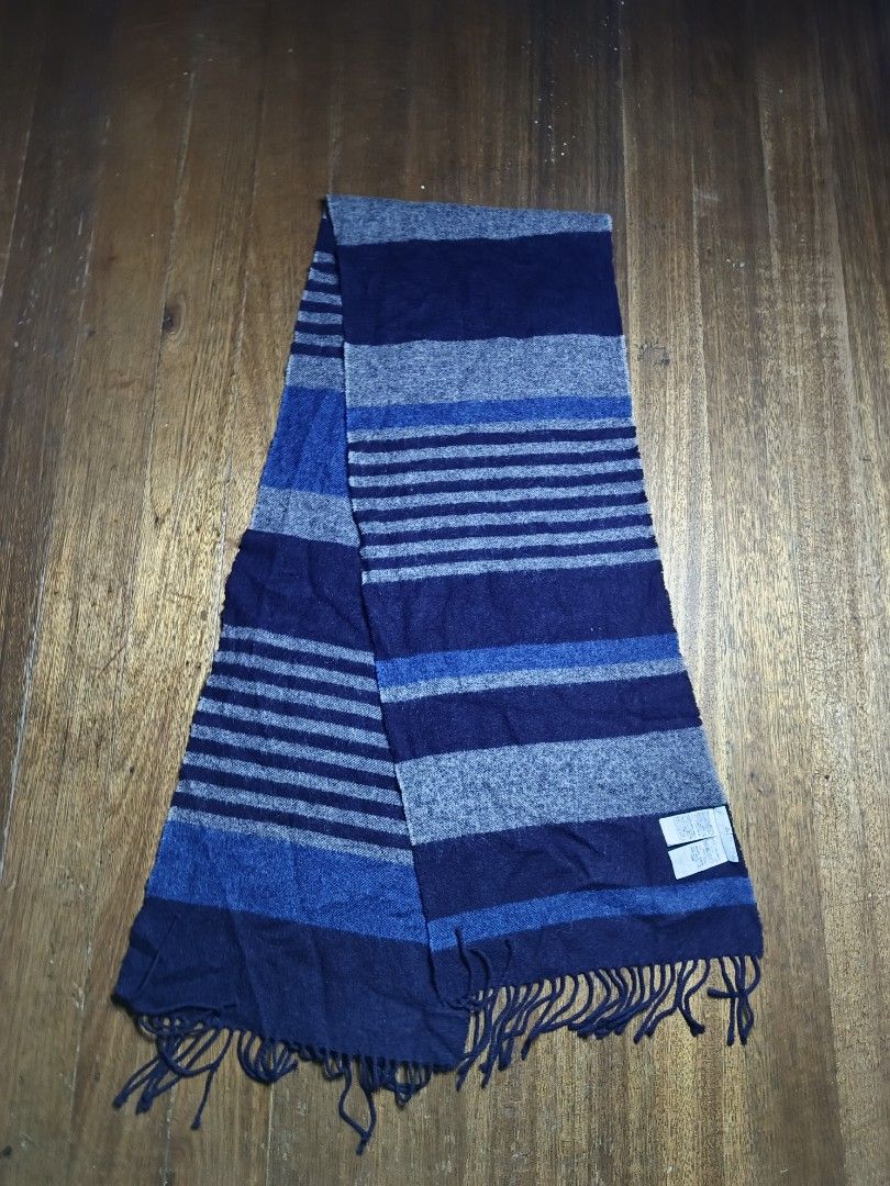 MUJI Wool Striped Scarf 30x180cm (Category: Scarves) located in Mandaluyong City. Submitted by heatgear (Listing ID 1469090387, Image 1). Description: - Brand: MUJI - Material: 100% Wool (super soft and warm) - Design: with fringe details on both ends - Size: 30 x 180 cm - Perfect for chilly weather and easy to style 350 + sf location mandaluyong.
