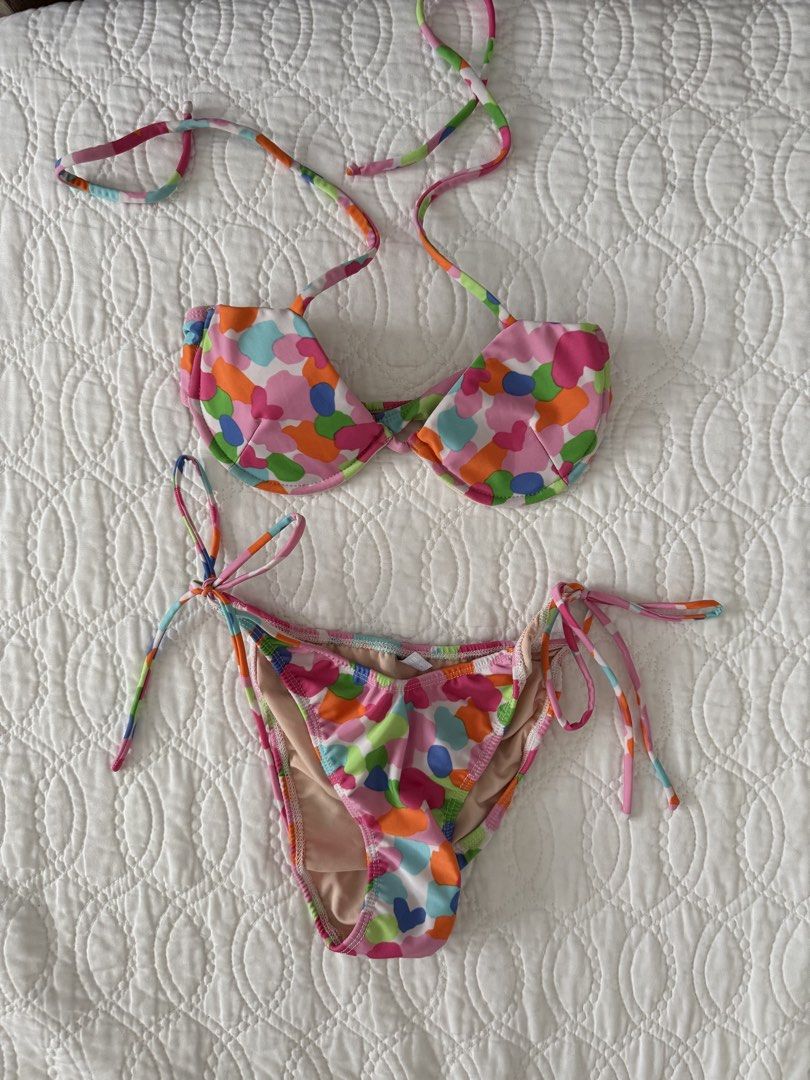 Multicolored Helen Piece Bikini (Category: Bikinis & Swimsuits) located in Quezon City. Submitted by kelangot (Listing ID 1469004056, Image 2). Description: Selling this item in great condition! Brand: helen piece Size: small Condition: worn only once or twice Color: multicolored RFS: decluttering 📦 Shipping: C/O buyer 💸 Payment: GCash, BPI, or GoTyme Feel free to message me for inquiries Strictly no cancellations, returns, or refunds. Happy sh