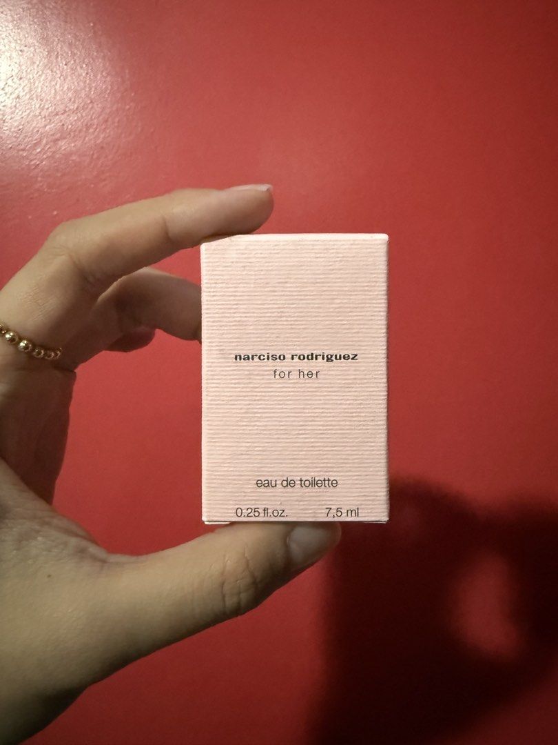 Narciso Rodriguez For Her Eau De Toilette 7.5ml (Category: Fragrance & Deodorants) located in Calamba. Submitted by danecingreyna (Listing ID 1468931672, Image 1). Description: - Authentic Narciso Rodriguez For Her EDT - Volume: 7.5ml (0.25 fl oz) miniature bottle - Fragrance notes: Musc, osmanthus, and amber wood - Comes with original box packaging - Labeled sample not for sale - Made in France - Used only once and only a few drops. - Got this f