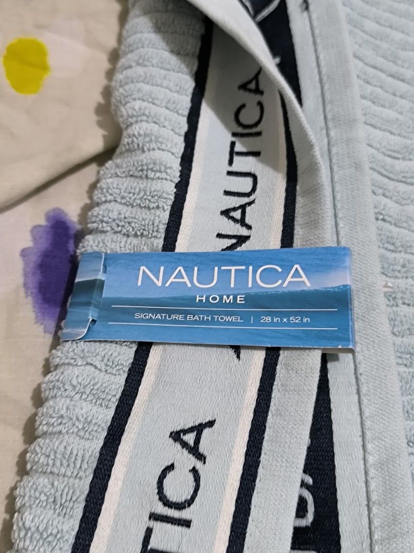 Nautica Light Blue Bath Towel (Category: Bedding & Towels) located in General Santos City (Dadiangas). Submitted by animoya (Listing ID 1469060468, Image 2). Description: - Brand: Nautica Home Signature - Size: 28" x 52".