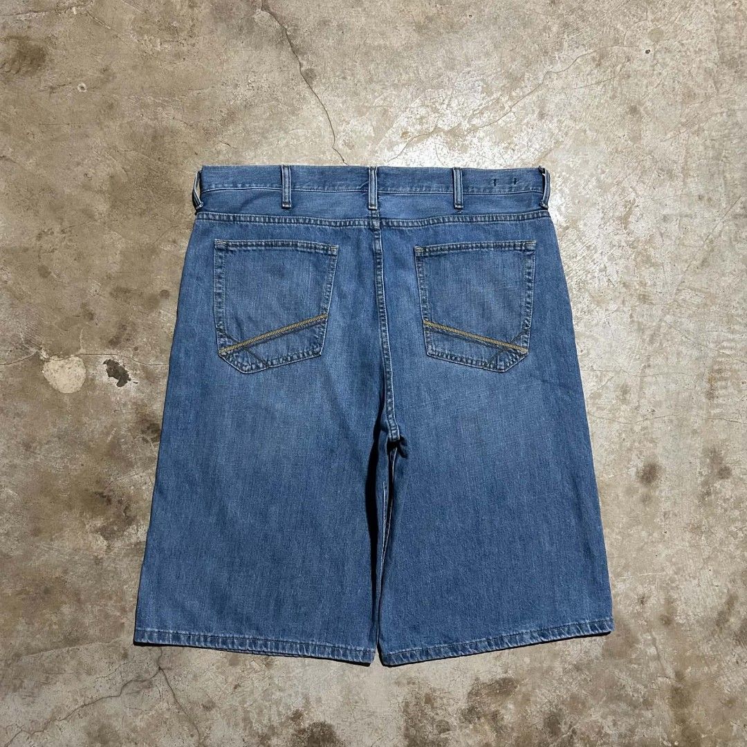 Nautica Y2k Denim Jorts (Category: Shorts) located in Manila. Submitted by arvinnn_ (Listing ID 1469059471, Image 1). Description: Nautica Y2k Jorts Size 38 on tag but fit to 42 Waist 42 Length 27 Hem 13 Excellent Condition Issue Repaired Pinholes 600+sf Antipolo, Rizal.