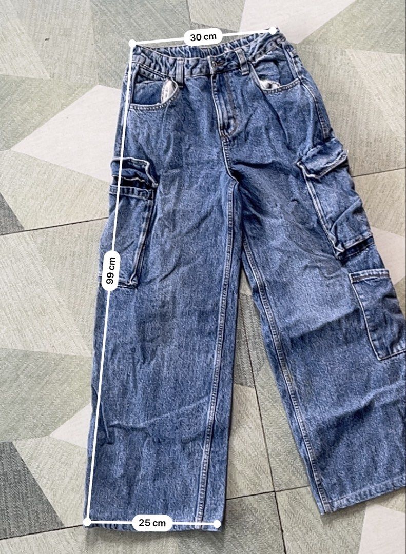 navy blue baggy barrel pants (Category: Jeans) located in Pasig City. Submitted by sirendiva_ (Listing ID 1468963295, Image 3). Description: - 7 functional pockets - with garter inside the waist for adjusting - dimes in the last pic.