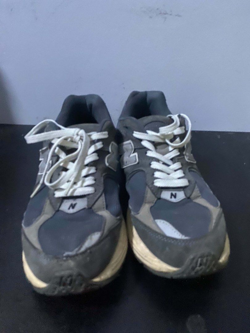 Original NB 2002r (Category: Casual Shoes) located in Manila. Submitted by jongwa (Listing ID 1469101953, Image 2). Description: NB 2002r size 8.5 42 euro for 800 Shipping via j&t.