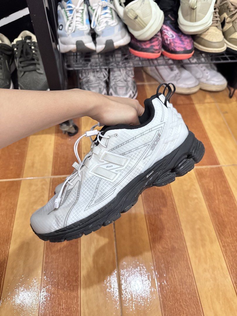 New Balance 1906R White Black (Category: Sneakers) located in Tarlac. Submitted by kyasonik (Listing ID 1468963154, Image 3). Description: - Brand: New Balance 1906R - Colorway: White and Black - Size: US Men 7 / Women 8.5 - Condition: Barely worn, super clean - bought it from hk -no box included .