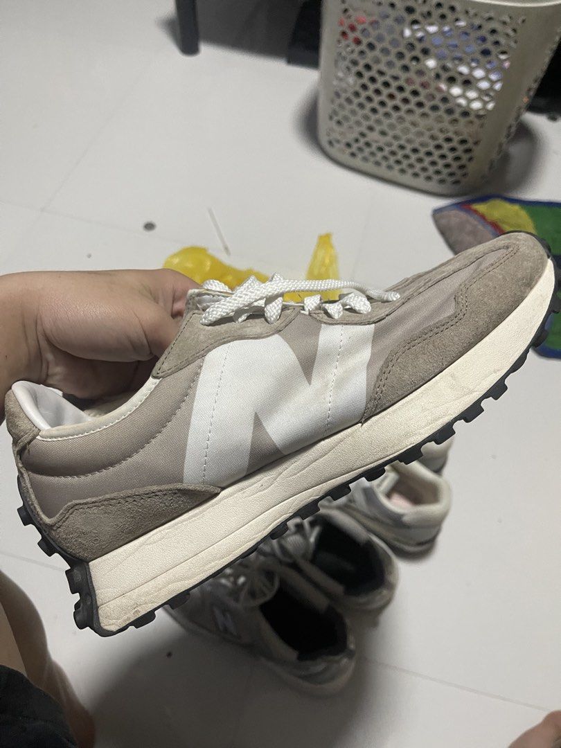 NEW BALANCE 327 MUSHROOM (Category: Casual Shoes) located in Tarlac. Submitted by gosurf99 (Listing ID 1469101403, Image 1). Description: NEW BALANCE 327 sz 44 no box RFS: Decluttering rush na 2,500 Tarlac Loc open meetup & via shipment nationwide.