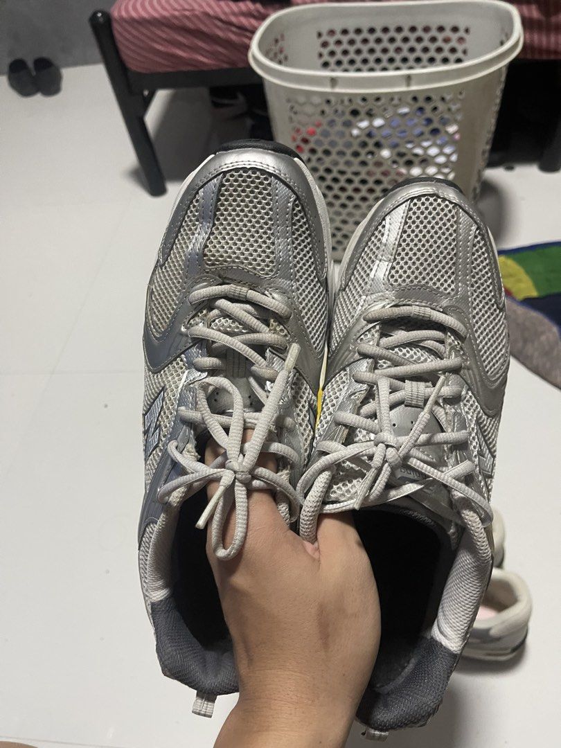 NEW BALANCE 530 SILVER METALLIC (Category: Casual Shoes) located in Tarlac. Submitted by gosurf99 (Listing ID 1469101185, Image 2). Description: NEW BALANCE 530 sz 44 no box RFS: Decluttering rush na 2,000 Tarlac Loc open meetup & via shipment nationwide.