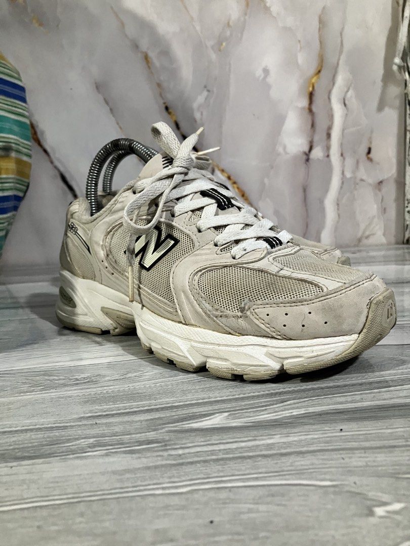 NEW BALANCE 530 IVORY SNEAKER (Category: Sneakers) located in General Mariano Alvarez. Submitted by adonid (Listing ID 1468941064, Image 3). Description: NEW BALANCE 530 IVORY SNEAKER GOOD CONDITION NORMAL SIGN OF USAGE ONLY SIZE : 22.5 cm WOMEN.