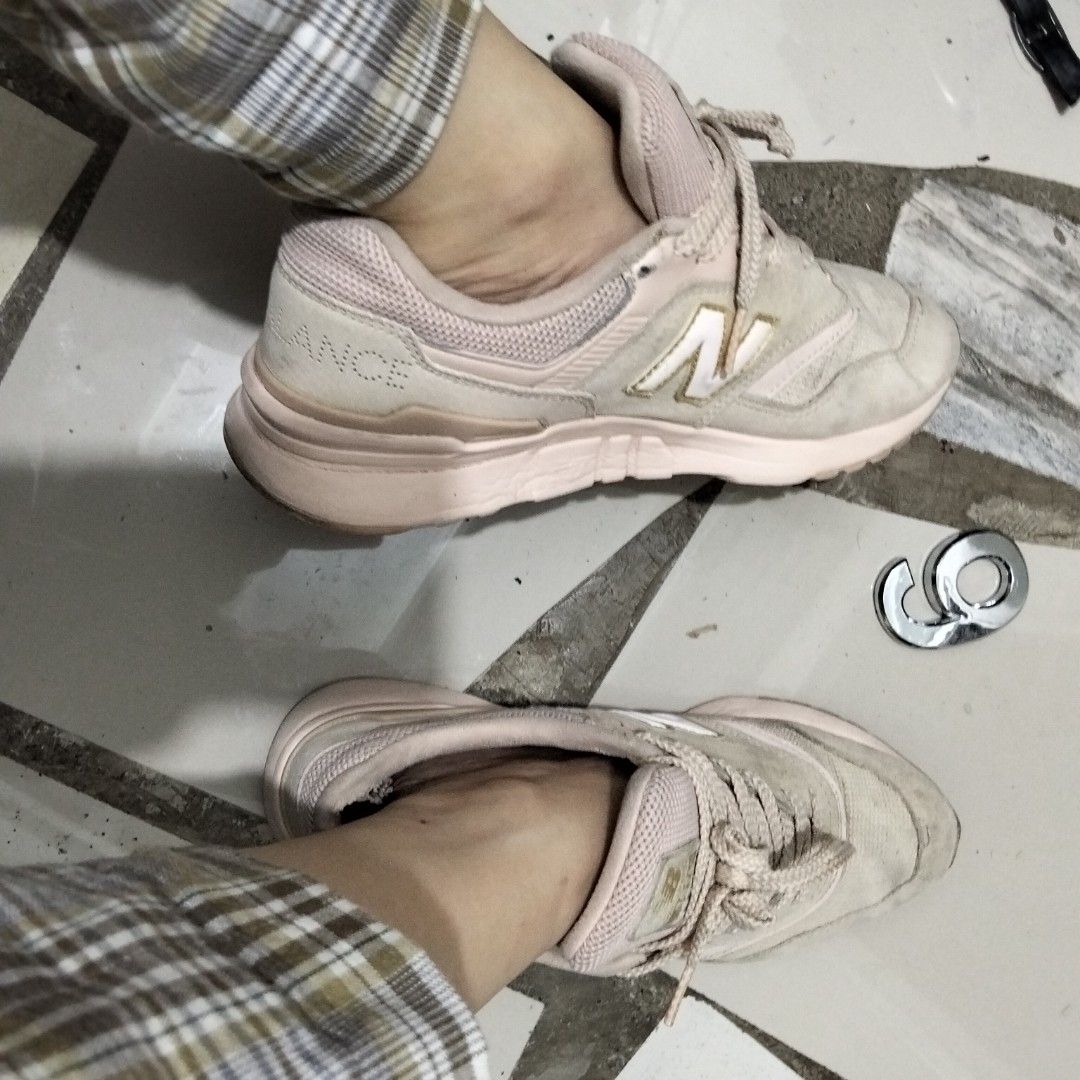 New Balance 997H (Category: Sneakers) located in El Salvador. Submitted by francheskaukayukay (Listing ID 1469043565, Image 2). Description: .
