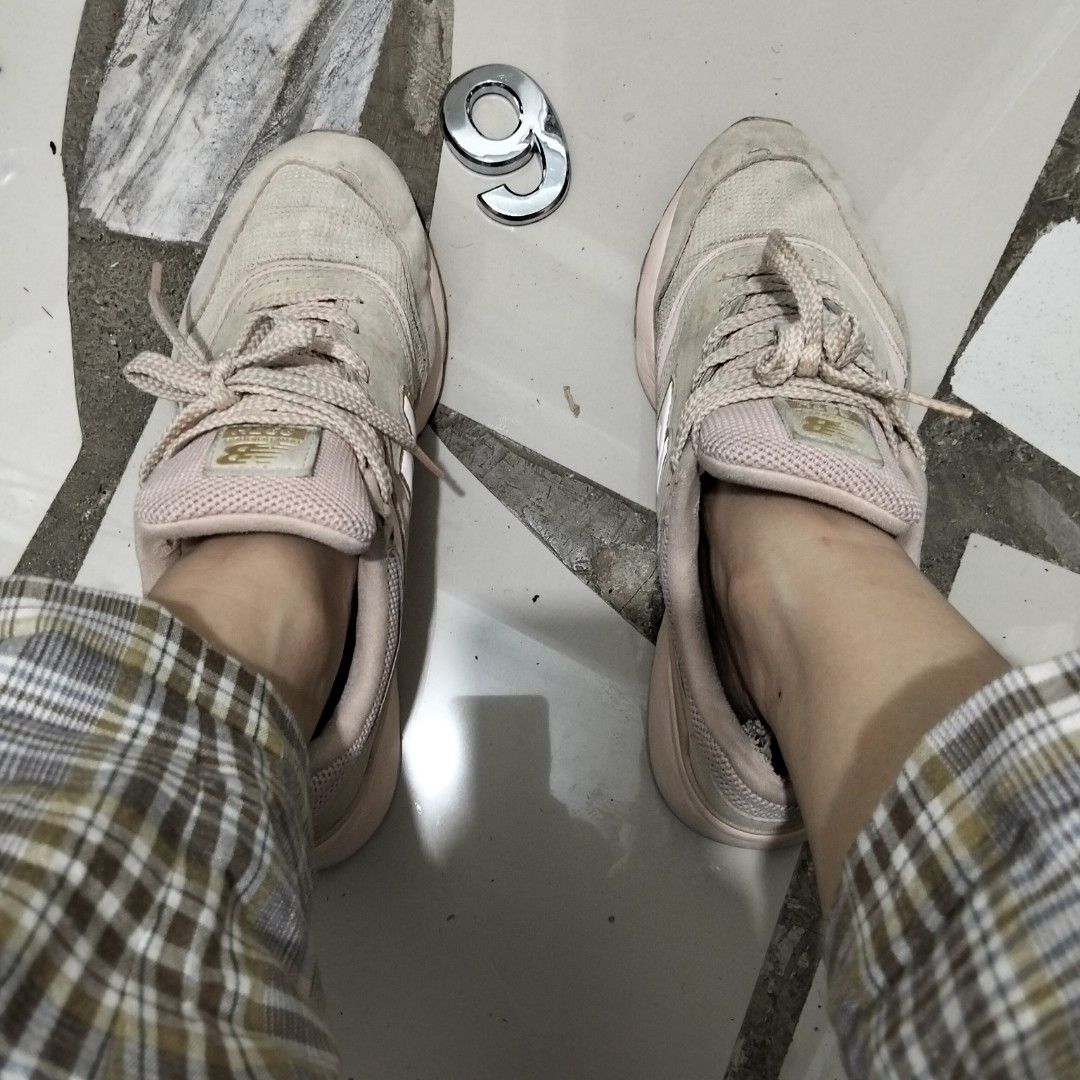 New Balance 997H (Category: Sneakers) located in El Salvador. Submitted by francheskaukayukay (Listing ID 1469043565, Image 1). Description: .