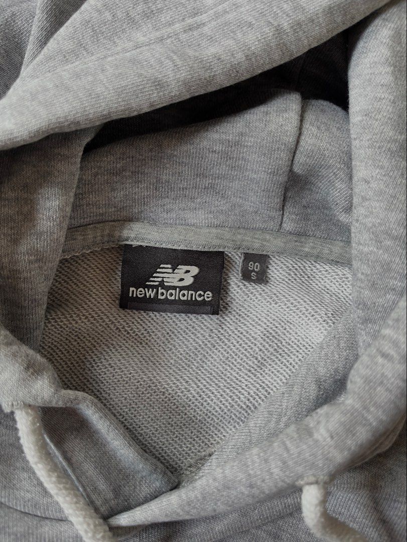 New Balance Pullover Hoodie ✨ (Category: Hoodies) located in Cebu City. Submitted by superdreii (Listing ID 1468996489, Image 3). Description: Condition: Very Good Issue: None ❌ 9.9/10 Color rate Color may vary due to its lighting ❗️Please lower your expectations since this item is thrifted❗️ Size Small on tag 📏Dimes: 20x25 📍Loc. Naga, Cebu 🚚 J&T EXPRESS DM FOR SURE BUYER AND FOR MORE DETAILS 📥.