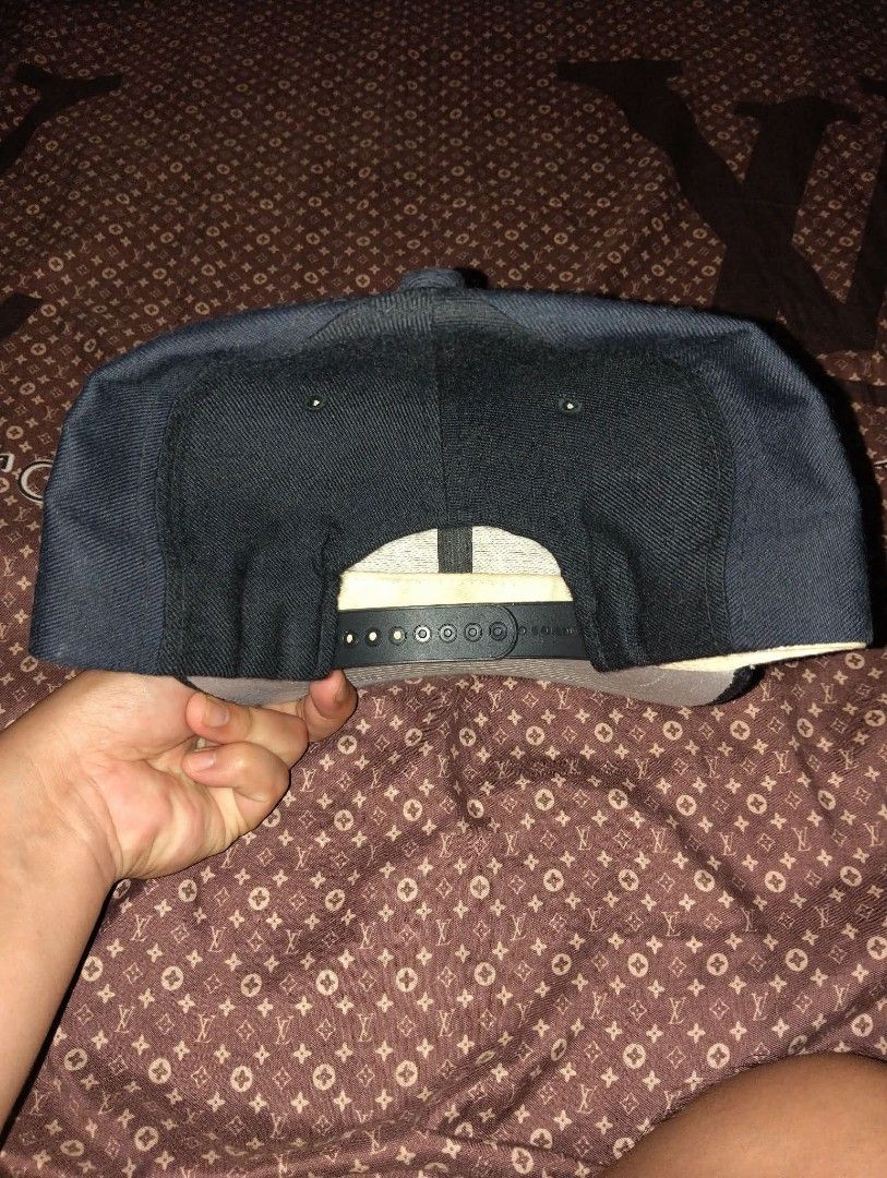 New Era SOX Papertag (Category: Caps & Hats) located in Manila. Submitted by Buster_ace (Listing ID 1469063658, Image 2). Description: New Era Vintage SOX Papertag Black/Navy Tone Snapback.