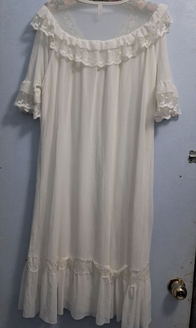 NIGHT GOWN (Category: Dresses) located in Manila. Submitted by aliyahhh06 (Listing ID 1468967898, Image 2). Description: S-M.
