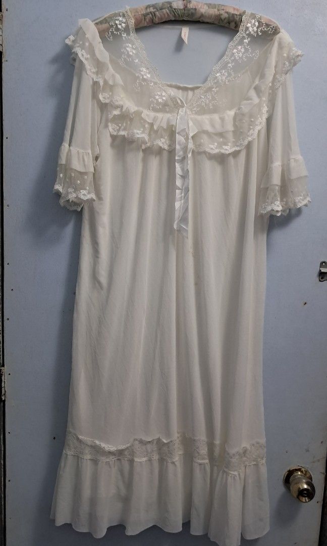 NIGHT GOWN (Category: Dresses) located in Manila. Submitted by aliyahhh06 (Listing ID 1468967898, Image 1). Description: S-M.