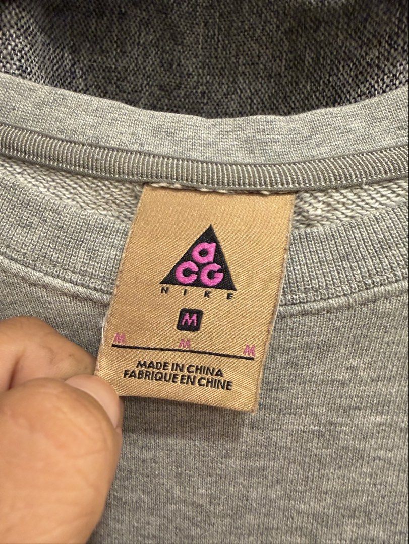 Nike ACG (Category: Coats, Jackets and Outerwear) located in Quezon City. Submitted by macleen17 (Listing ID 1469013227, Image 3). Description: NIKE ACG Size M Excellent Condition Grey Color Big logo ACG in front With a Big Pocket in back.