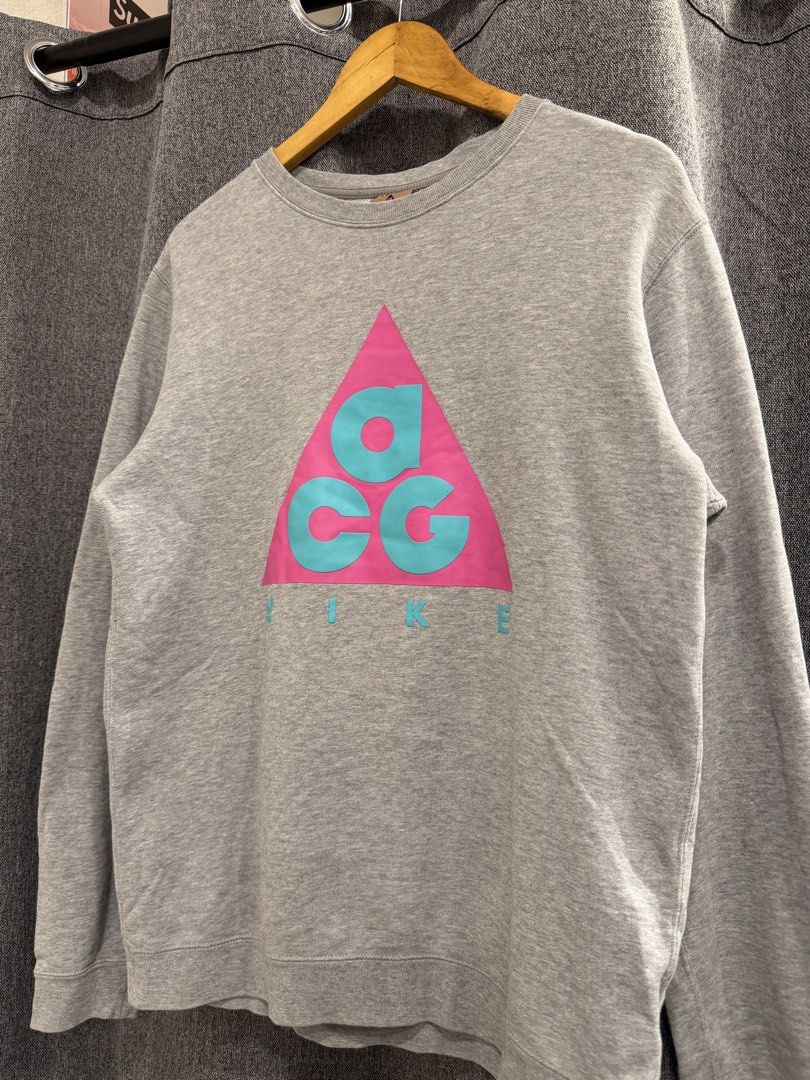 Nike ACG (Category: Coats, Jackets and Outerwear) located in Quezon City. Submitted by macleen17 (Listing ID 1469013227, Image 2). Description: NIKE ACG Size M Excellent Condition Grey Color Big logo ACG in front With a Big Pocket in back.