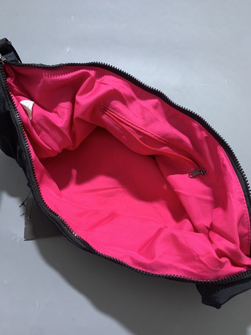 Nike Aura Cresent Cross-Body Bag (Category: Sling Bags) located in Mabalacat. Submitted by thrift_trap (Listing ID 1469080299, Image 3). Description: Condition: Asnew Issue (s): None .