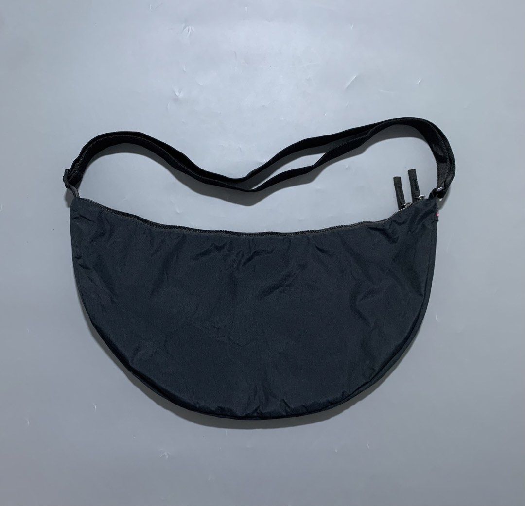 Nike Aura Cresent Cross-Body Bag (Category: Sling Bags) located in Mabalacat. Submitted by thrift_trap (Listing ID 1469080299, Image 2). Description: Condition: Asnew Issue (s): None .