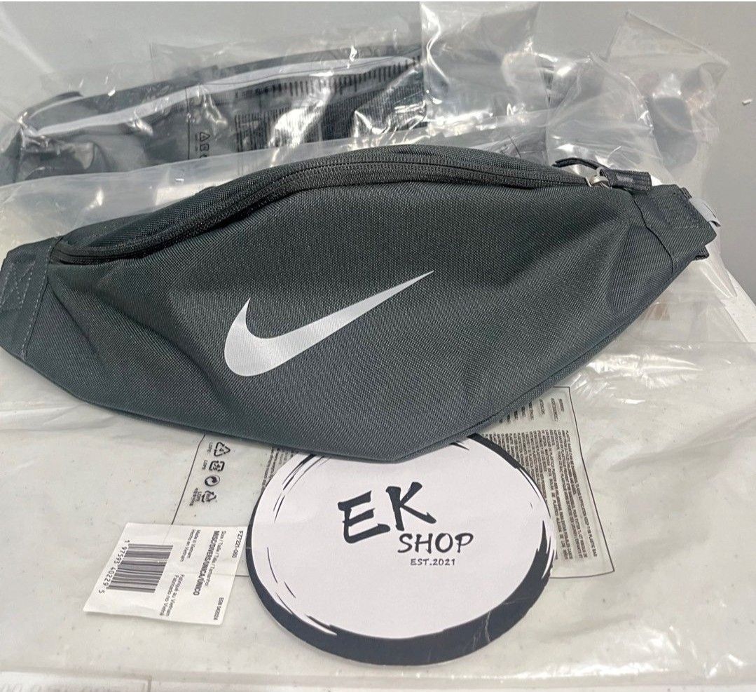 Nike Belt Bag 3L (Category: Belt bags, Clutches and Pouches) located in Caloocan City. Submitted by euniceds (Listing ID 1469038037, Image 1). Description: Brand New Original/Legit Below SRP Nike Belt Bag Grey - 2 pcs blue - 1 pc Srp1,195.00 Php700.00 each only Pickup or Delivery Location: North Caloocan.