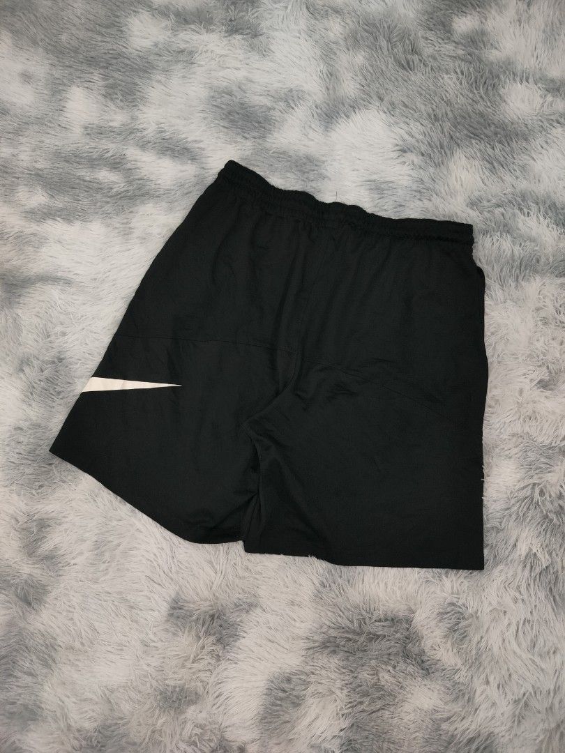 Nike Big Swoosh (Category: Shorts) located in Midsayap. Submitted by rogeandrei29987 (Listing ID 1469112110, Image 3). Description: 📌Nike Big Swoosh •XL on tag •36-44 waist, 21 length, 14.5 LO •9.5/10 cr •Excellent •Pinholes, yellow stain sa print MOP: Gcash Courier✈️: J&T Unli vouch/Vc with item Loc: Kabacan, North Cotabato❤️ .
