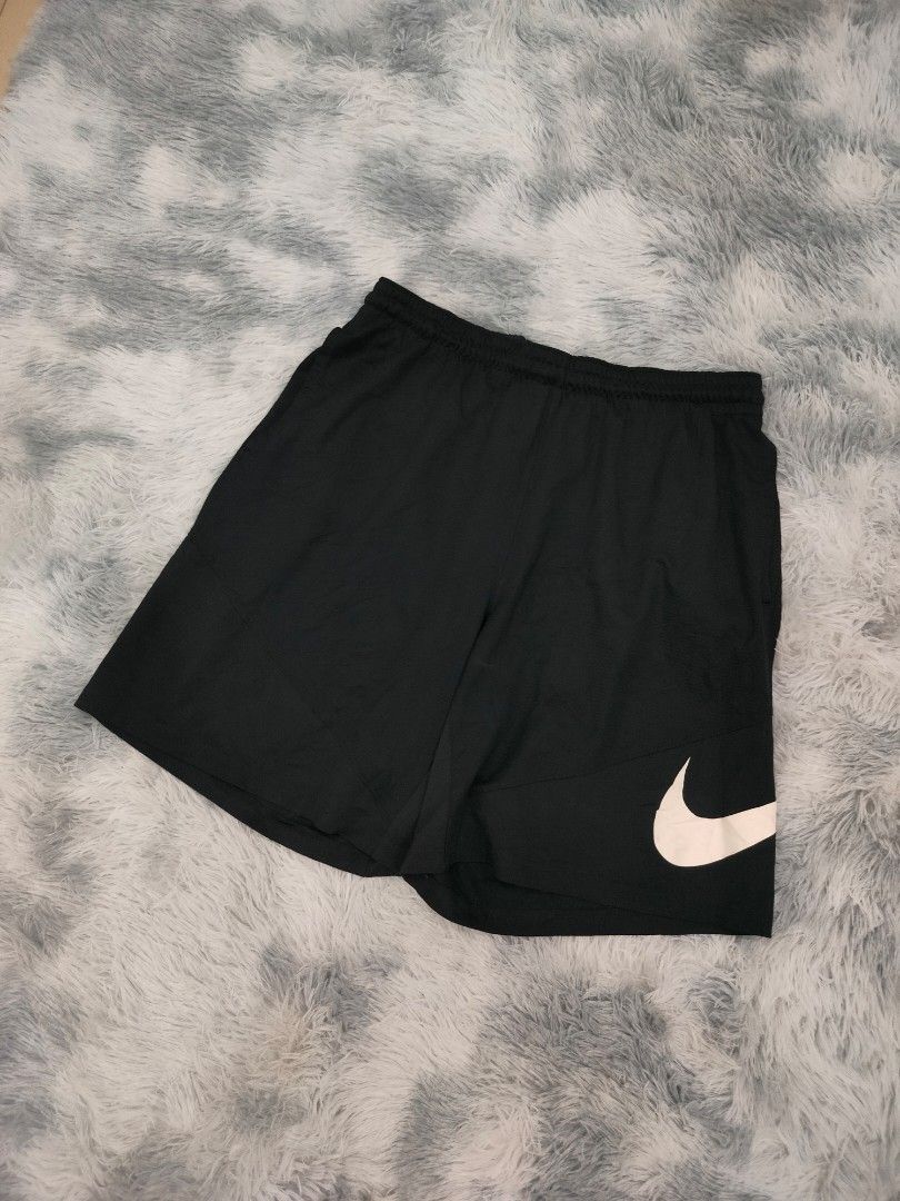 Nike Big Swoosh (Category: Shorts) located in Midsayap. Submitted by rogeandrei29987 (Listing ID 1469112110, Image 2). Description: 📌Nike Big Swoosh •XL on tag •36-44 waist, 21 length, 14.5 LO •9.5/10 cr •Excellent •Pinholes, yellow stain sa print MOP: Gcash Courier✈️: J&T Unli vouch/Vc with item Loc: Kabacan, North Cotabato❤️ .