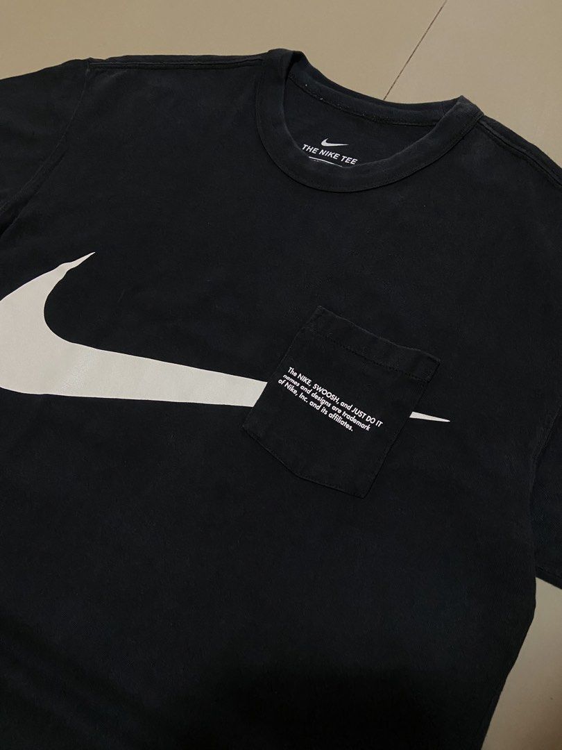 NIKE BIGSWOOSH (Category: Tshirts & Polo Shirts ) located in San Pablo. Submitted by tripnthrift15 (Listing ID 1468940552, Image 2). Description: NIKE BIGSWOOSH SIZE LARGE ON TAG COMPLETE TAGS GOOD CONDITION DIMES 21*27.