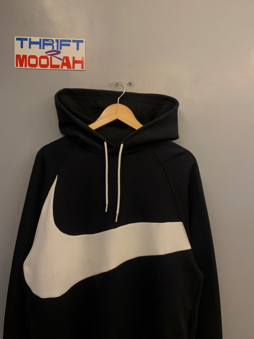 NIKE BIGSWOOSH HOODIE JACKET (Category: Hoodies) located in Cavite. Submitted by thrift2moolah (Listing ID 1468984753, Image 3). Description: NIKE BIGSWOOSH HOODIE JACKET Size L on tag 23/28 Excellent condition 9.5/10 Color rate - washable stain, needwash 1350 free shipping.