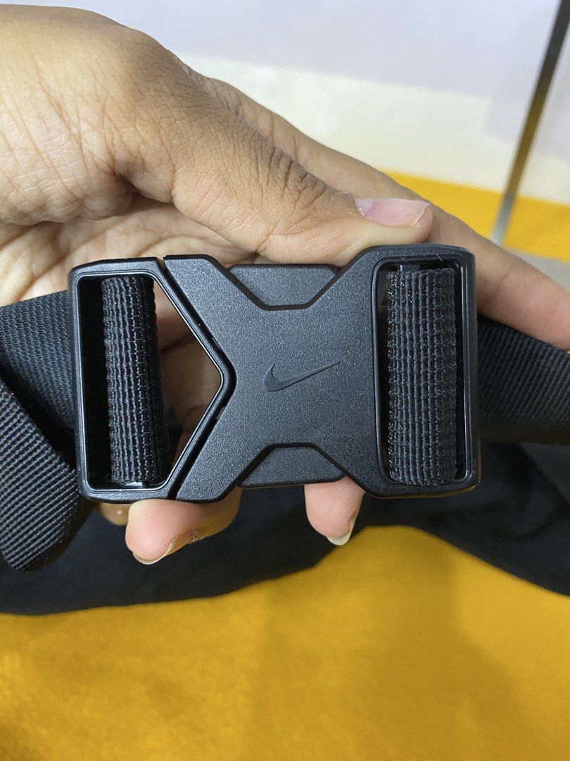 Nike Black Crossbody Bag BA4272 (Category: Sling Bags) located in Manila. Submitted by onfleekapparelph (Listing ID 1469069190, Image 3). Description: - Brand: Nike - Color: Black - Condition: Clean, tags visible inside - Strap: Adjustable with side buckle clip - Pockets: Secure front zip compartment and interior mesh pockets with grey lining - Perfect for daily use: Easily fits phone, wallet, and keys.
