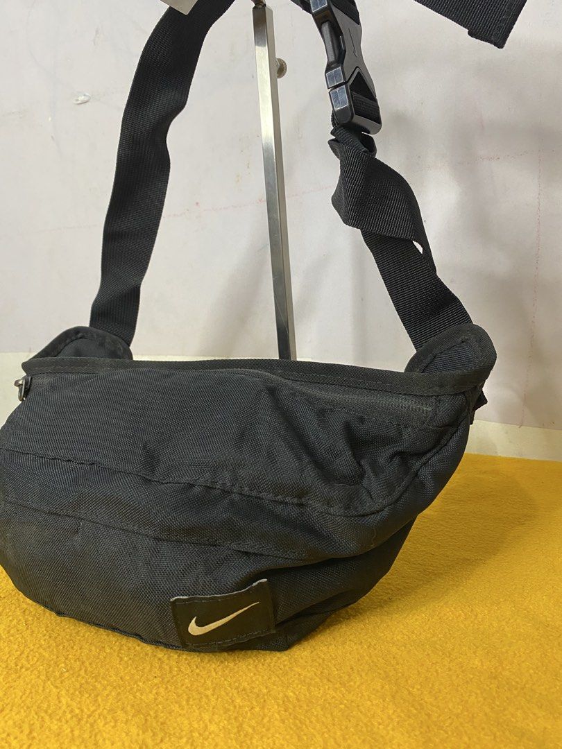 Nike Black Crossbody Bag BA4272 (Category: Sling Bags) located in Manila. Submitted by onfleekapparelph (Listing ID 1469069190, Image 2). Description: - Brand: Nike - Color: Black - Condition: Clean, tags visible inside - Strap: Adjustable with side buckle clip - Pockets: Secure front zip compartment and interior mesh pockets with grey lining - Perfect for daily use: Easily fits phone, wallet, and keys.