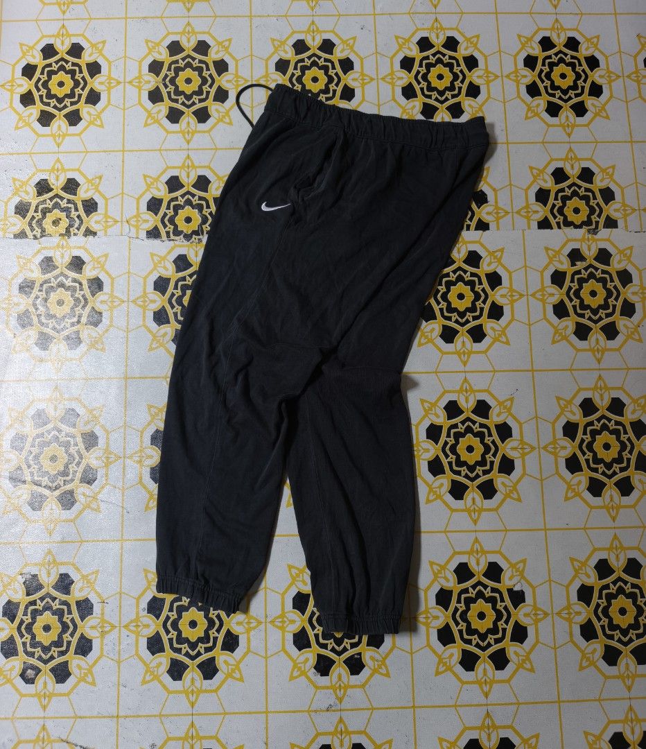 Nike Black Sweatpants Joggers Size L (Category: Joggers) located in Manila. Submitted by yuzthrift (Listing ID 1469087941, Image 1). Description: NIKE EMBROID LOGO JOGGER PANTS ‎ ‎SIZE : LARGE ‎WAIST : 32 TO 36 ‎LENGTH : 36 ‎9.5/10 COLORATE ‎ISSUE : HOLE SA BACK ‎ ‎250PHP + SHIPPING.