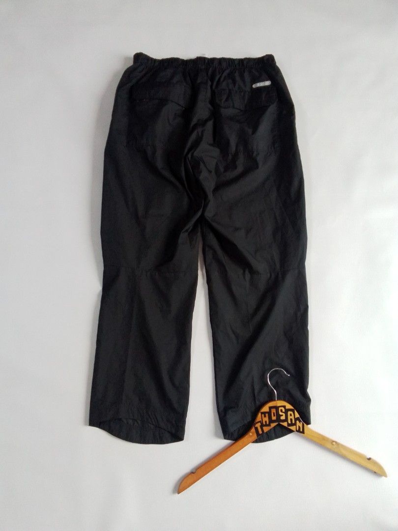 Nike Black Waterproof Nylon Track Pants (Category: Joggers) located in Malilipot. Submitted by santosbolofer (Listing ID 1469071397, Image 3). Description: Vintage Nike Trackpants 'Waterproof Waistline 30-32 Length 38 Hem 8.3 Excellent Condition No Issue Color Rate 9.5/10 850 Free Shipping Fee J&T Express Couirer Gcash Payment Loc. Bicol📌.