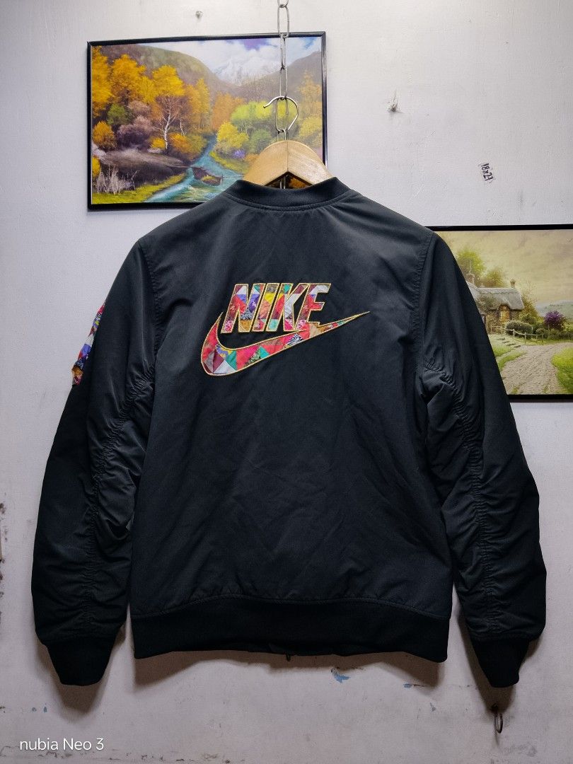 nike bomber jacket (Category: Coats, Jackets and Outerwear) located in Valenzuela. Submitted by joshwrldselection (Listing ID 1469106812, Image 2). Description: small excellent condition no issue thrift..